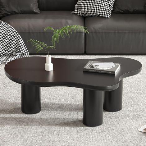 Table basse irrégulière en forme de nuage : Dotée d'un plateau en MDF et de pieds en PVC, munis de patins antidérapants en feutre à la base.