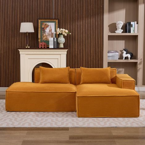 Ce canapé en tissu économique de 235 cm de large est livré avec deux coussins et une trousse. Son design moderne et minimaliste ainsi que son confort en font le canapé idéal pour les petits salons, (1/5)