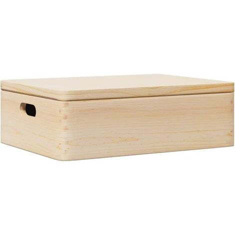 Une boîte en bois avec couvercle et poignée, en pin massif.