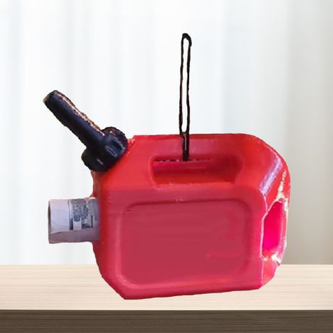 Rote Benzinfässer als Dekoration, ein schöner und multifunktionaler Benzinbehälter aus Kunstharz. (1/5)
