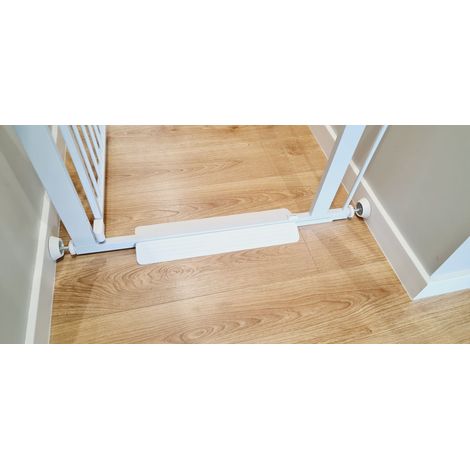 Protector de umbral de puerta para evitar tropiezos y facilitar la transición. Protector de umbral de puerta para evitar tropiezos y facilitar la transición. (1/5)
