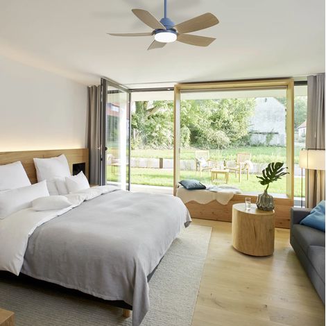 Ventilador de techo de 106 cm (42") con luz LED - 5 aspas de ABS - Motor de DC silencioso y reversible - Control remoto - Blanco - Para sala de estar, interiores (1/5)