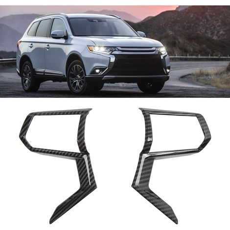 Zwei Lenkradteile mit strukturierter und glitzernder Carbonfaser-Optik für den Mitsubishi Outlander 2023 (1/5)