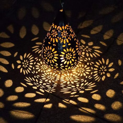 (1 pièce) Lanterne décorative LED solaire en fer forgé ajouré de style marocain, en stock, directement de l'usine Amazon. (1/5)