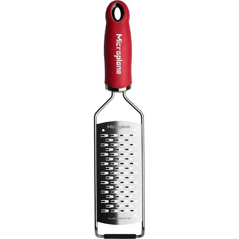 Microplane Grattugia da Cucina Doppia Lama Media Acciaio Inossidabile Rossa Serie Gourmet Ideale per Formaggio, Mela, Carota, Zucchina e Cioccolato (1/5)