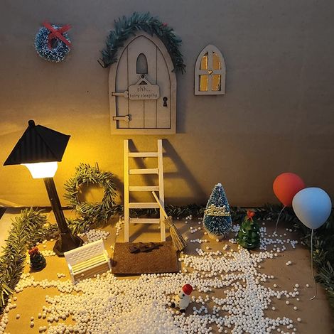 Ensemble de gnomes miniatures de Noël avec accessoires décoratifs : porte, décorations murales, couronne de sapin, échelle en bois (1/4)