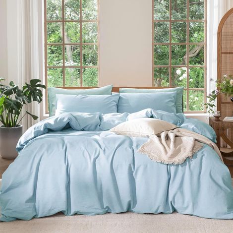 Parure de lit 135 x 200 cm en coton percale uni avec housse de couette 135 x 200 cm et taie d'oreiller avec fermeture éclair - Bleu clair uni (1/5)
