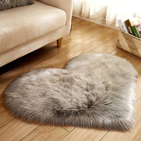 TRADE SHOP - Tappeto Cute Cuore Pelliccia Fluffy Vari Colori Living Stanza Da Letto 70x90 Cm - (1/4)