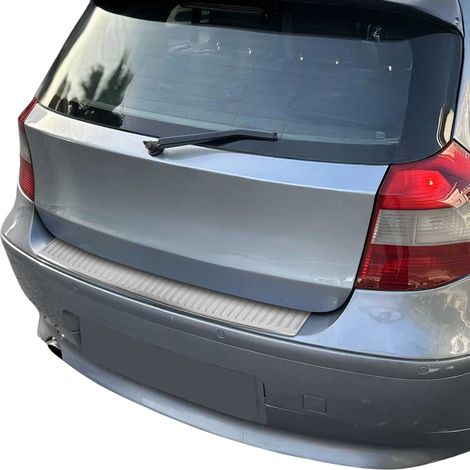 Protection Seuil de Pare-Chocs Arrière pour BMW Série 1 E87 HB 2004 à 2013, Couverture de Seuil de Coffre, Bande Seuil de Chargement, Style élégant, en Acier INOX Chromé Brossé (1/5)