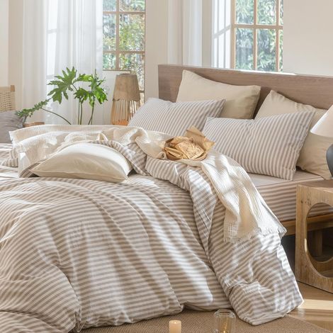 Housse de Couette 220x240 cm avec 2 Taies d'oreiller 65x65 cm Rayures,Tannish Kaki Parure de Lit 2 Personnes Adulte avec Fermeture Éclair, Sets de Housse Imprimé Rayure en Microfibre (1/5)