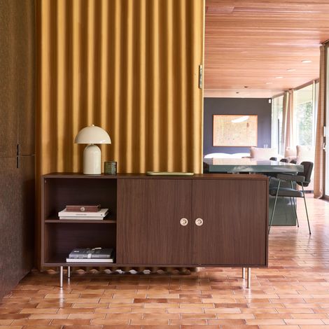 Buffet vintage décor bois et acier inoxydable 2 portes coulissantes 150cm noyer - Shelby (1/5)
