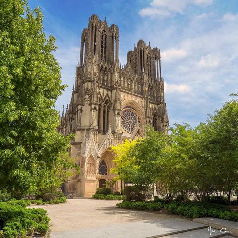 Tableau sur toile parc cathédrale Notre-Dame de Reims 65x65 cm - Impression sur Toile Murale Décorative - Image imprimée en HD sur Toile - Toile sur Châssis en Bois FSC - Fabriqué en France (1/4)