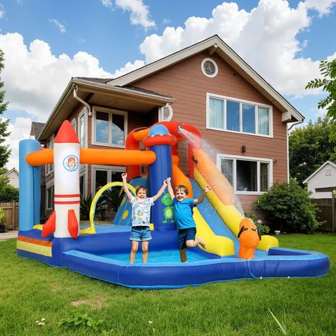 Château gonflable 5 en 1 avec toboggan, pataugeoire et canon à eau, incluant un gonfleur 550 W et un sac de transport. (1/5)