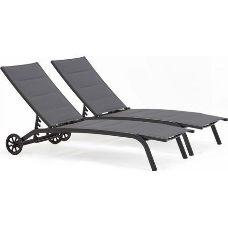 Lot de 2 bains de soleil en aluminium noir – Assise en textilène matelassé – Longueur 194 cm – Largeur 57 cm – Hauteur 83 cm – 2 roulettes pour mobilité – Solys (1/5)