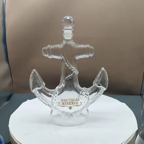 Carafe à whisky en verre transparent en forme d'ancre, style nautique, avec autocollant décoratif, idéale pour décorer un bar à la maison ou comme cadeau. (1/5)