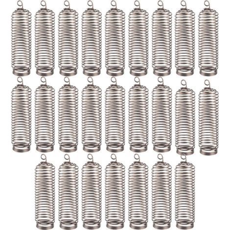 Ensemble de 25 cages à reines, pièges à reines et outils apicoles. - (1/5)