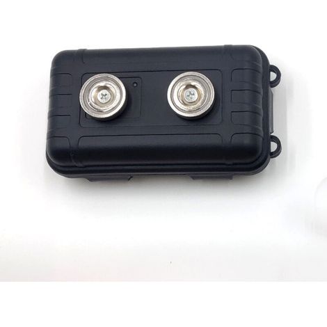 Magnetic under-car key holder – Waterproof and moisture-resistant – Integrated padding for protection – Easy under-vehicle installation (1/5)