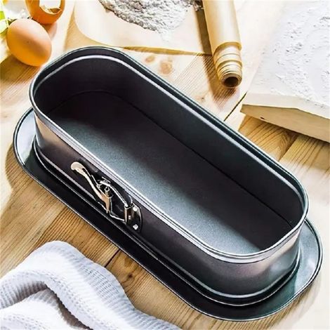 Molde ovalado de acero al carbono antiadherente con base extraíble y cierre de liberación rápida para tartas de queso, panes y pasteles especiales.