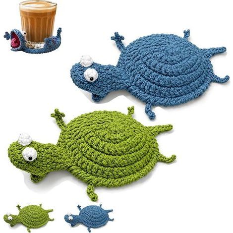 Gehäkelte Eidechsen-Untersetzer – 2er-Set – Lustige 3D-Tieruntersetzer, 12 cm – Grün und Blau – Handgefertigt für Gläser und Tassen (1/5)