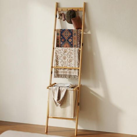 Échelle de couverture avec panier, support de couverture à 5 niveaux avec 4 crochets pour le salon, étagère murale décorative avec panier de rangement, bambou naturel (1/5)