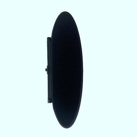 Eine schwarze Kunststoff-Sonnenblendenabdeckung für den Schminkspiegel (Modell 99670142102) für Porsche Cayenne. (1/4)