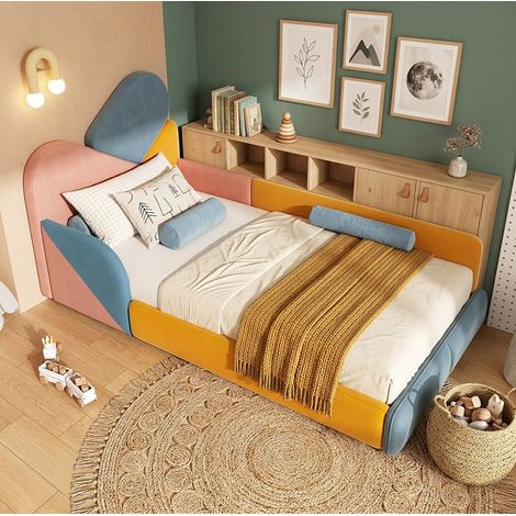Cama infantil de 90x200 cm en terciopelo, diseño patchwork multicolor, laterales protectores y cabecero acolchado. (1/5)