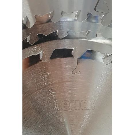 CIRCOLARE per LEGNI MASSICCI per MACCHINE STAZIONARIE  D.350 mm  Foro : 30 mm  Spessore dente: 3,7 mm  Numero di denti : 24