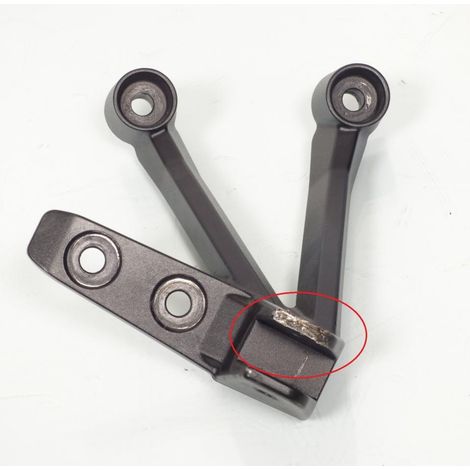 [PRODUIT D'OCCASION] Platine de repose pied passager droit origine pour moto Suzuki (1/3)