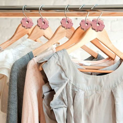 VURAHOME – Natürlicher Mottenschutz aus Zedernholz für Kleidung, ungiftiges, aromatisches Rotzedernholz, Mottenschutz für Kleiderschränke, Schubladen und Kinderkleidung (1/4)