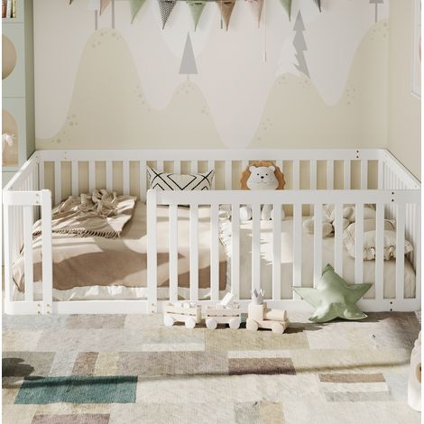 Lit enfant style Montessori en pin blanc 90x200 cm avec barrière semi-fermée, structure basse (1/5)