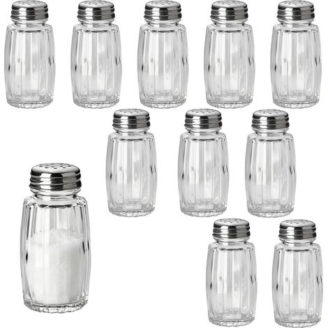 Un ensemble de 10 salières et poivrières, comprenant une petite salière avec une passoire à mailles fines, des mini salières en verre, des mini salières de format voyage et un ensemble d'assaisonnemen (1/5)