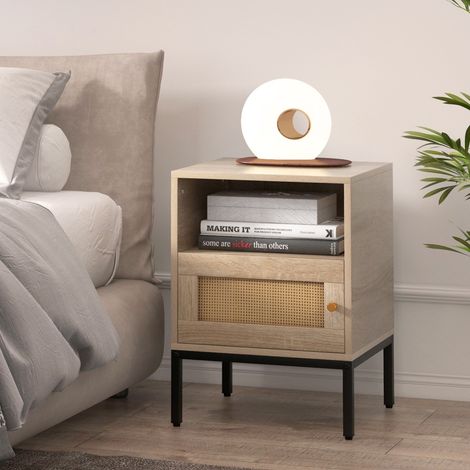 2 Tables de Chevet avec Rangement Table d'Appoint de Style Bohème Etagère Ouverte Armoire à Porte Décoration en Rotin Pieds en Métal (1/3)