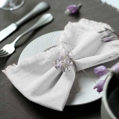 Lot de 6 serviettes de table en tissu blanc, 45 x 45 cm, confectionnées à la main en coton avec franges. Idéales pour les dîners, les fêtes, les mariages et autres occasions. (1/5)