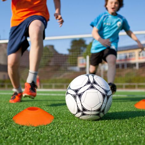Set mit 50 fuball markierungshutchen