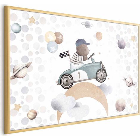 Affiche - Un ours en peluche dans une voiture de course (1/4)