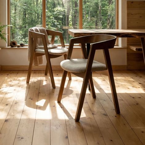 Lot de 2 chaises repas avec accoudoirs 49x50x72 cm en frêne et noyer (1/4)