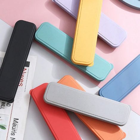 Ensemble de couverts de voyage 3 pièces avec étui de rangement, comprenant une fourchette, une cuillère et un couteau portables et réutilisables, idéal pour une utilisation en extérieur. Rouge (1/2)