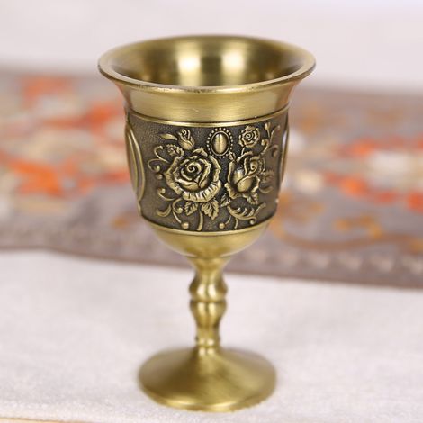 Verre à vin sur pied (Chrysanthème Qinggu), style cour européenne, idéal pour les intérieurs et salles à manger haut de gamme.