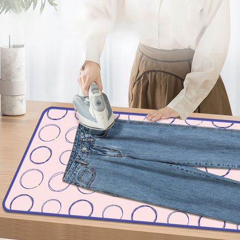 Tappetino da stiro resistente al calore Tappetino da stiro a rete per proteggere i vestiti Panno isolante termico per uso domestico Copriasse da stiro da 40x70 cm Previene bruciature e danni alle (1/5)