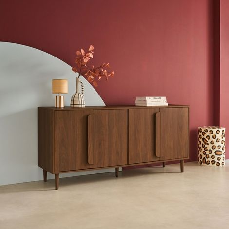 Sweeek – Buffet vintage 4 portes 160cm en bois de noyer – Piètement en hévéa – 2 étagères ajustables – Rangement spacieux pour vaisselle (1/5)