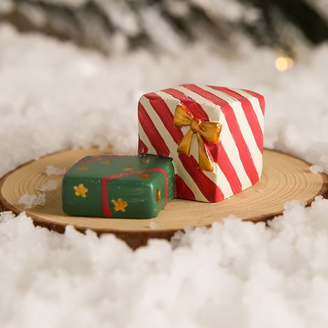 Weihnachtsbaum-Aquariumdekoration aus Kunstharz mit Geschenkbox, festliche Landschaftsdekoration (1/5)