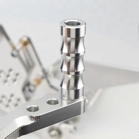 Pedales elevados de competición, pedales modificados, componentes ajustables para motocicleta Zhang Xue ZX500RR, color plata. (1/5)