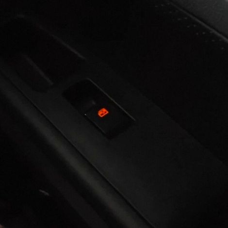 Der Artikel 25401-JG45A eignet sich für die Aufrüstung und Nachrüstung des Fensterheberschaltersatzes für Nissan X-Trail mit Beleuchtung. (1/3)