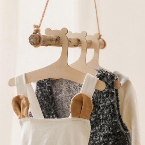Set mit 30 Holzkleiderbügeln für Babykleidung – Für Babykleidung – Fürs Kinderzimmer (1/5)