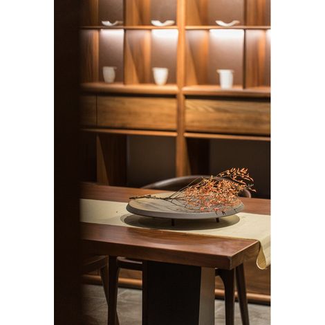 Assiette décorative en céramique avec pieds en bronze noir et émail minéral OTA06BB - PANGIVO (1/5)
