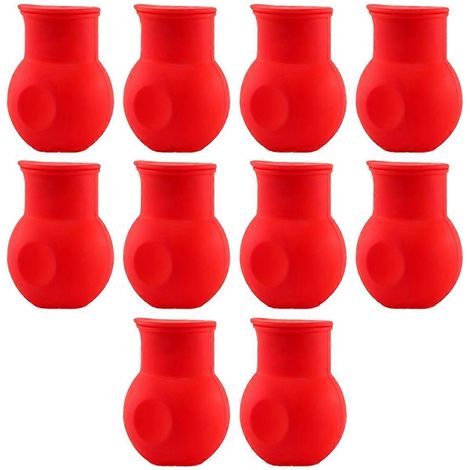 Rote Silikonform zum Schmelzen von Schokolade, Erhitzen von Butter und Eingießen von Milch. (1/5)