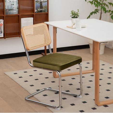 Esszimmerstuhl aus Rattan und grünem Samt, verchromtes Gestell, stapelbar (1/5)