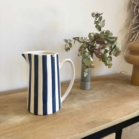 Pichet, carafe ou vase à rayures bleues et blanches (1/5)
