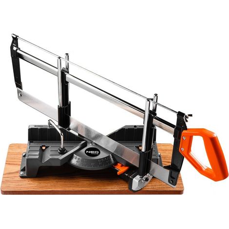 Scie à onglet manuelle NEO TOOLS 44-600 (1/3)