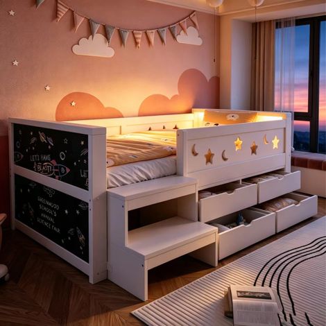 Kinderbett 90 × 200 cm, Bettgitter Mit durchbrochenen Stern- und Mondmotiven, Ausgestattet Mit Einer kreativen Kreidetafel, Schubladen und Einem Tritthocker, Mit LED-Beleuchtung, Einzelbett Weiß (1/5)